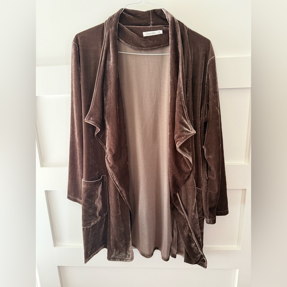 Amaryllis Chocolate Velvet Cardigan - Picture 2 of 8